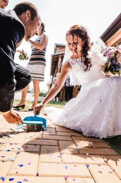 Rozbíjení talíře přinese štěstí novomanželům